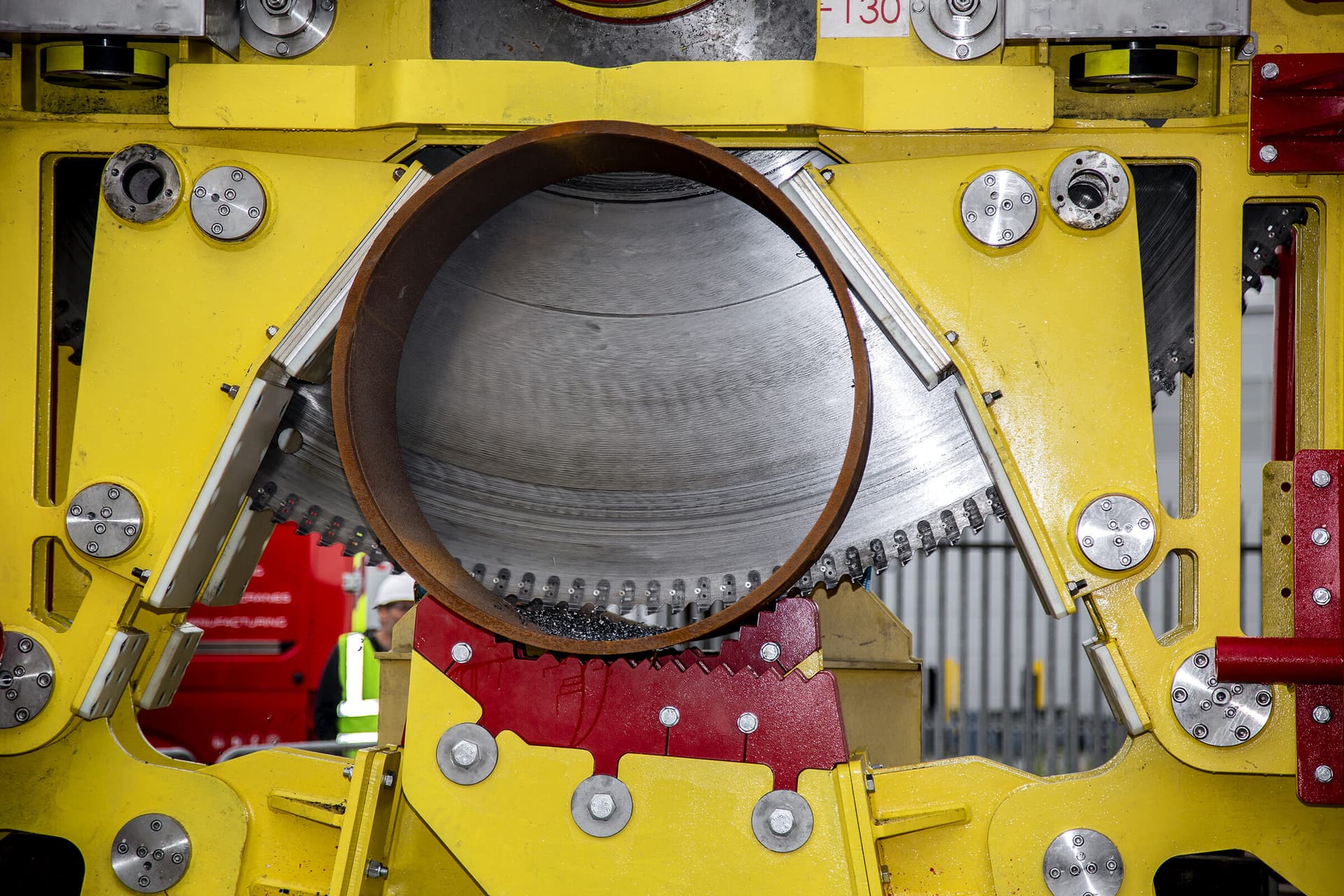 Close-up of C1-46 diamond cutting chain around pipe